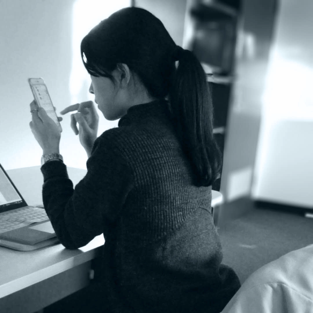 A female Chatloop volunteer typing a text message to a language learner